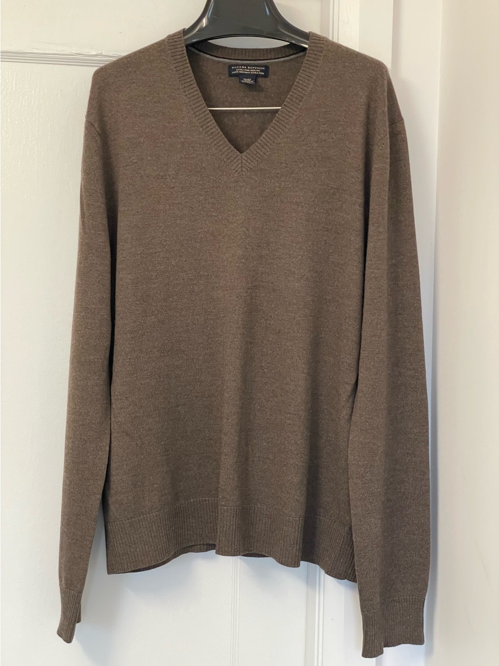 Banana Republic Men's V-Neck Sweater in Taupe Brown